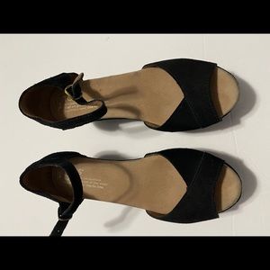 Women’s Toms black wedges